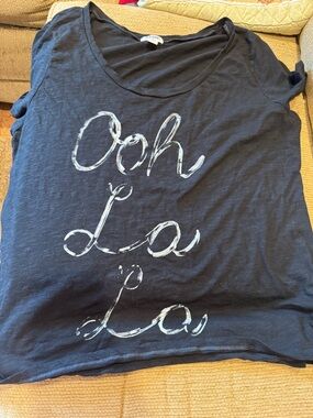 Women’s Old Navy black Chic/stylish blk t-shirt with 'Ooh La La' print XXL